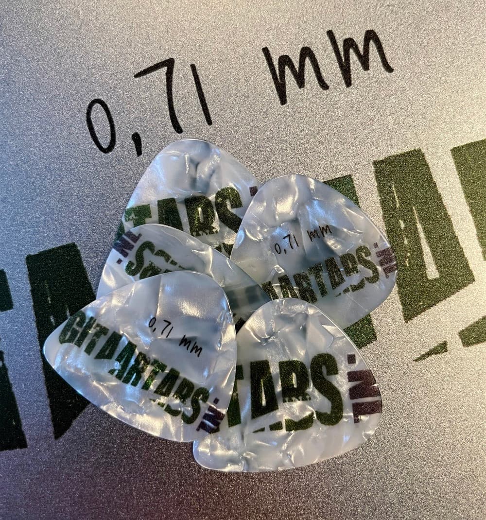 Plectrum Pearl White
